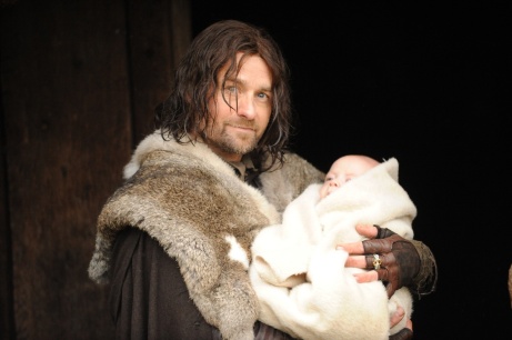 Arathorn holding baby Aragorn